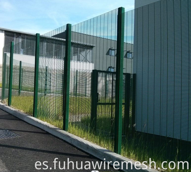 Anti climb welded wire mesh fence